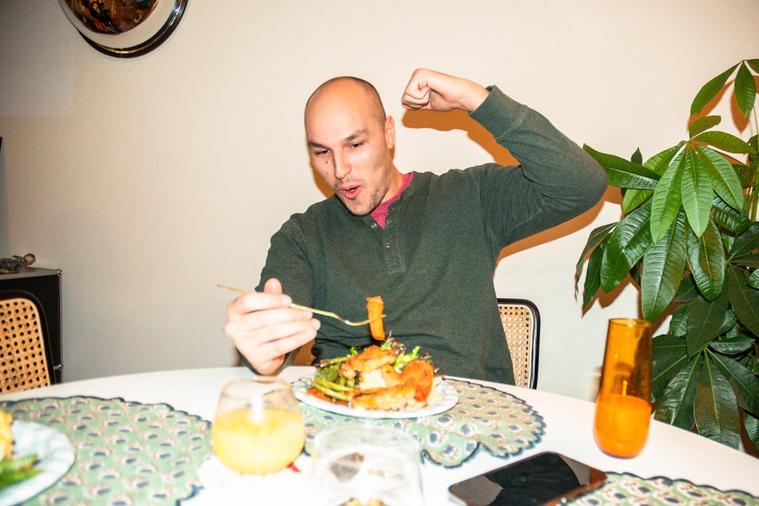 年上男性からの食事の誘い方｜断りやすさを残す例文