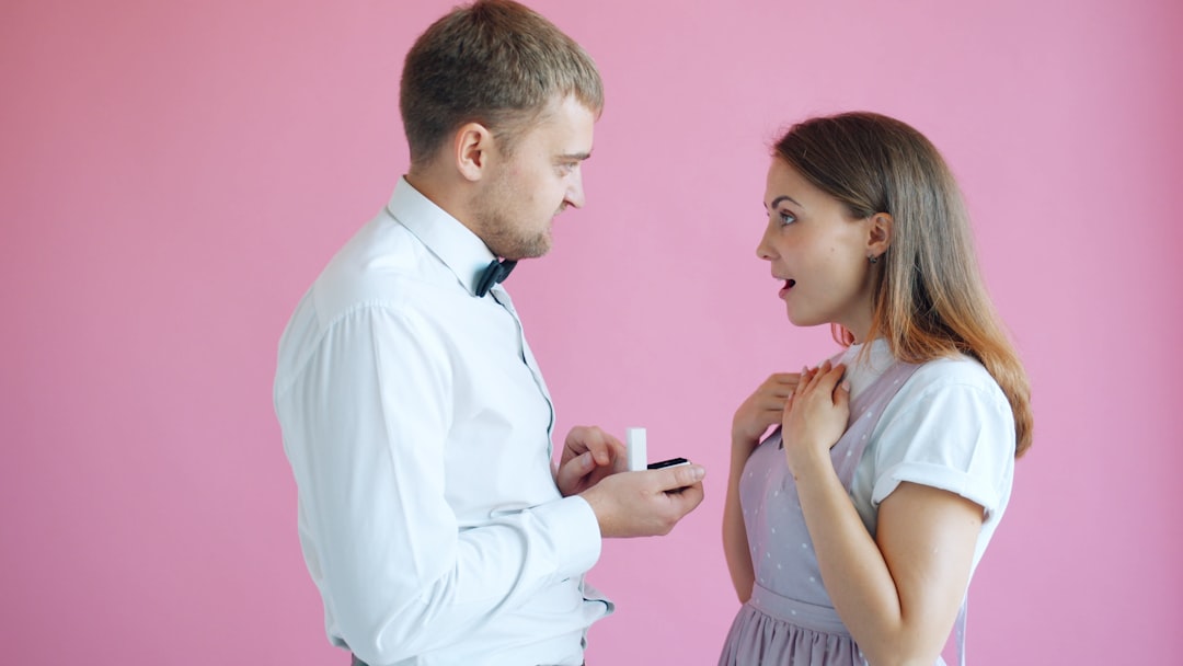 年上男性が若い女性に好かれる理由｜年の差恋愛で大切にしたい5つの接し方