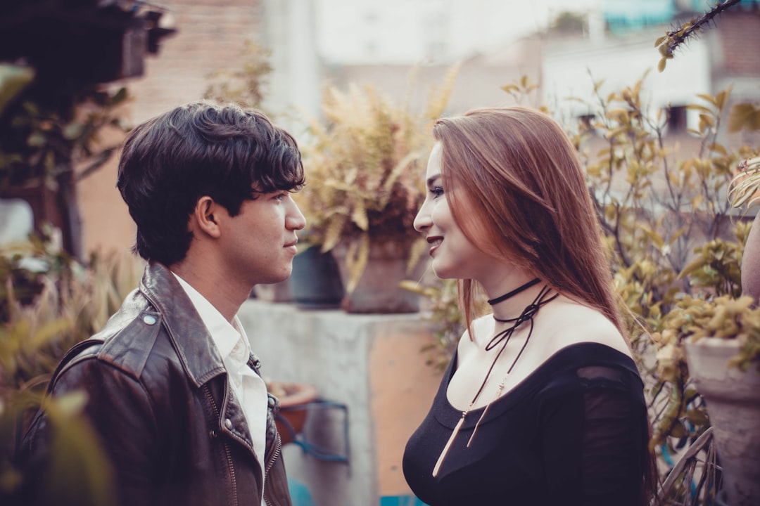 40代男性が若い女性に好かれる会話術|年の差を武器に変える5つのポイント